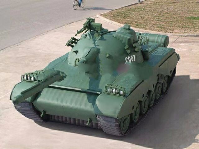 新龙镇军用充气坦克车